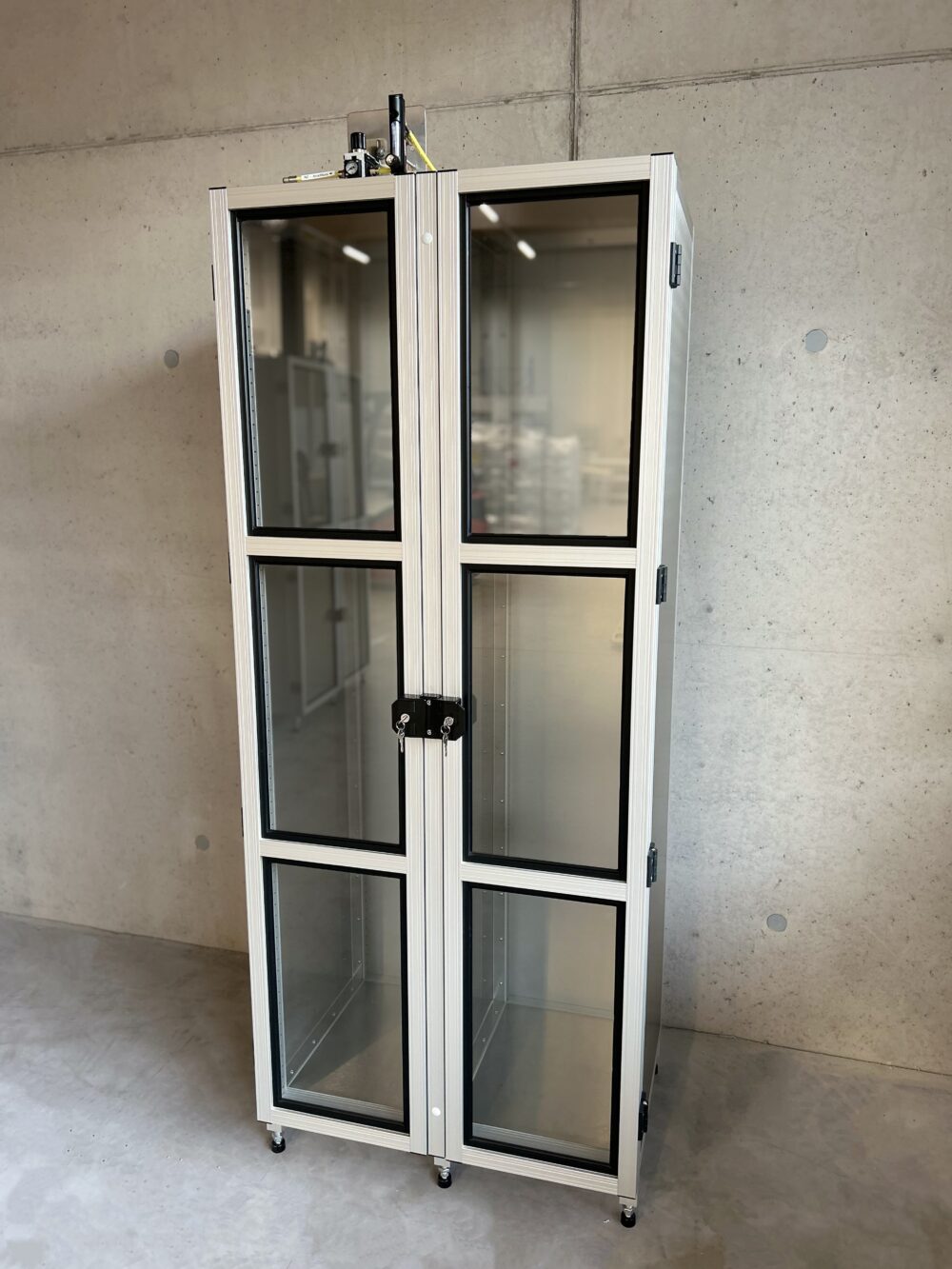 CABINET.LINE Spülschrank 2-türig abschließbar.jpg